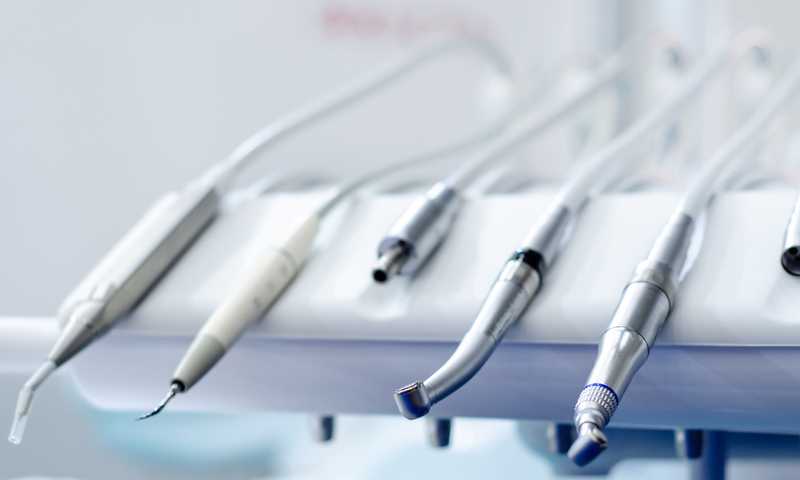 Szkolenia stacjonarne dla dentystów – najczęściej zadawane pytania