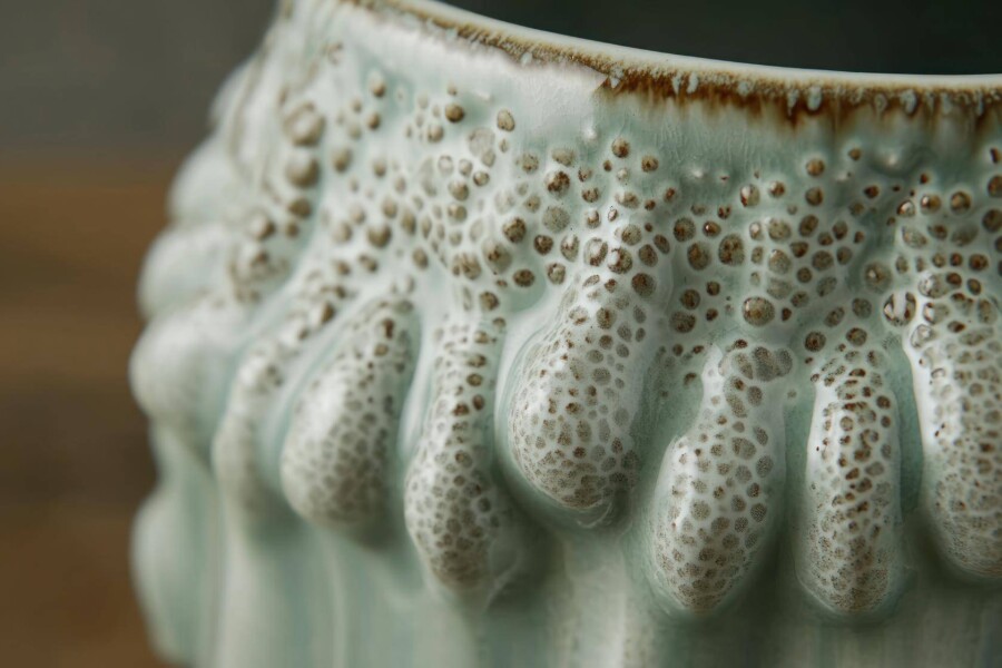 Jak wygląda koronka porcelanowa i czym wyróżnia się na tle innych uzupełnień?