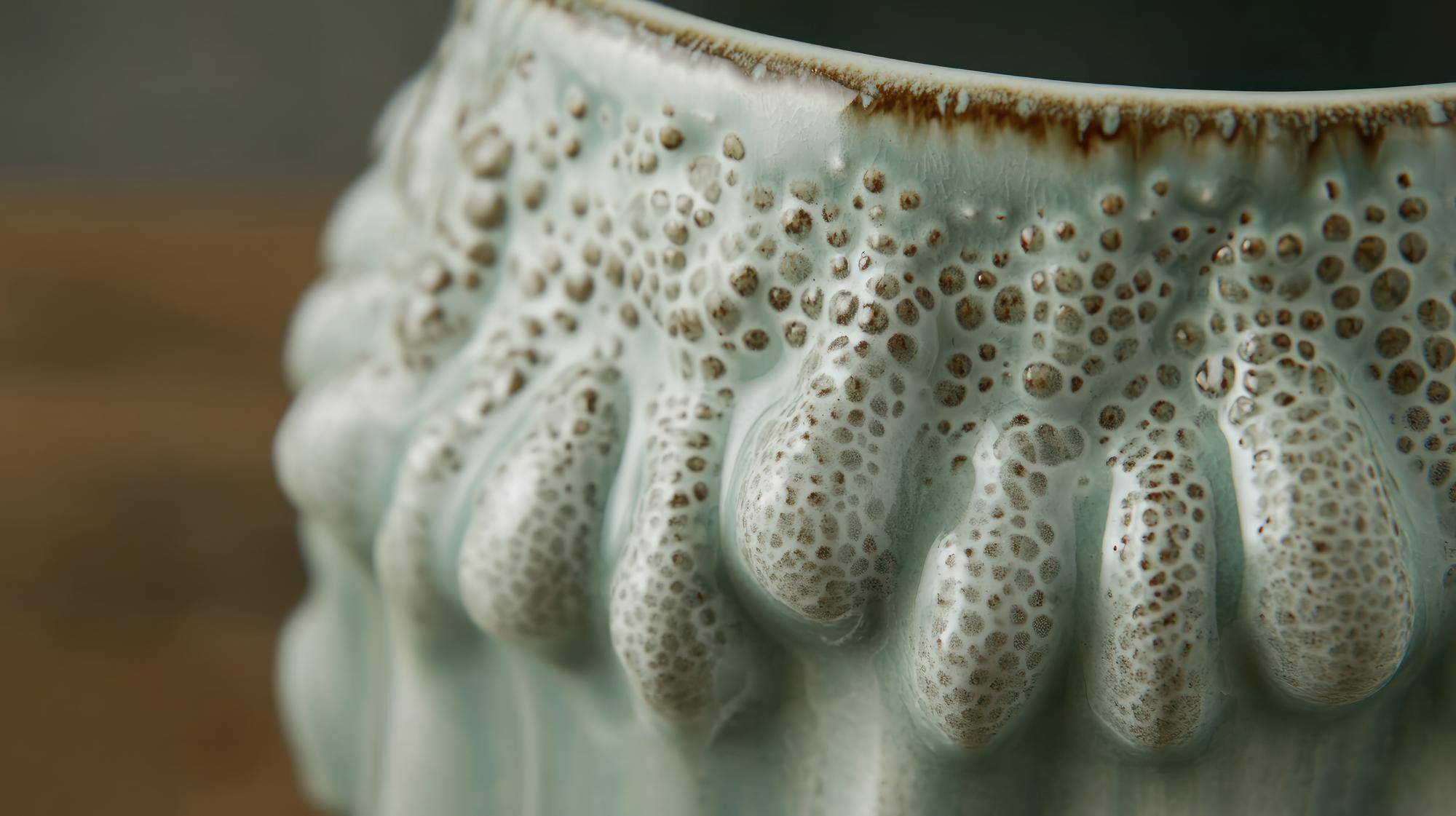 Jak wygląda koronka porcelanowa i czym wyróżnia się na tle innych uzupełnień?